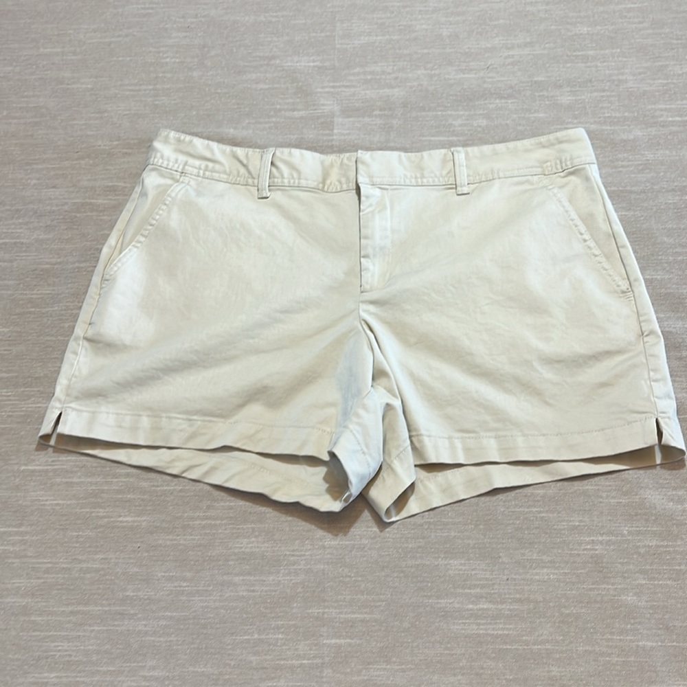 Gap cream color shorts. Size 14 Tall. Two front pockets and two back pockets
